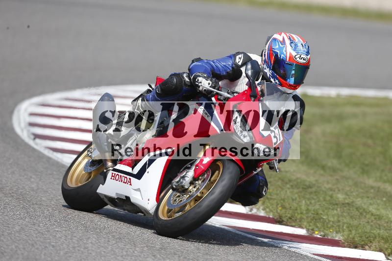 Archiv-2025/49 26.08.2025 Cornu Master School ADR/rot-rouge/37